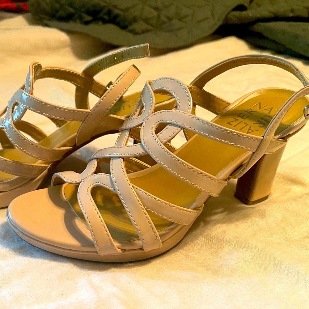 Naturalizer Heeled Sandal size 5